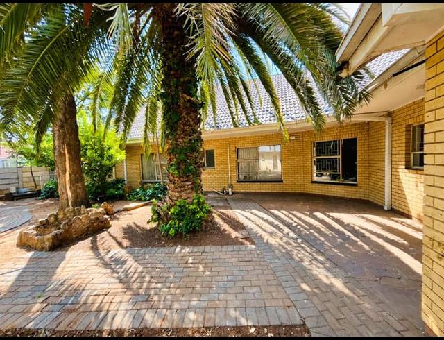 16 BEDROOM HOUSE FOR SALE IN BRANDWAG
